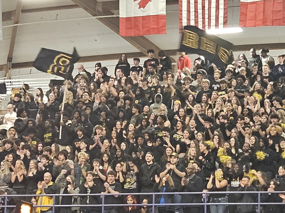 Roosevelt faithful out in full voice! (Credit René Ferrán)